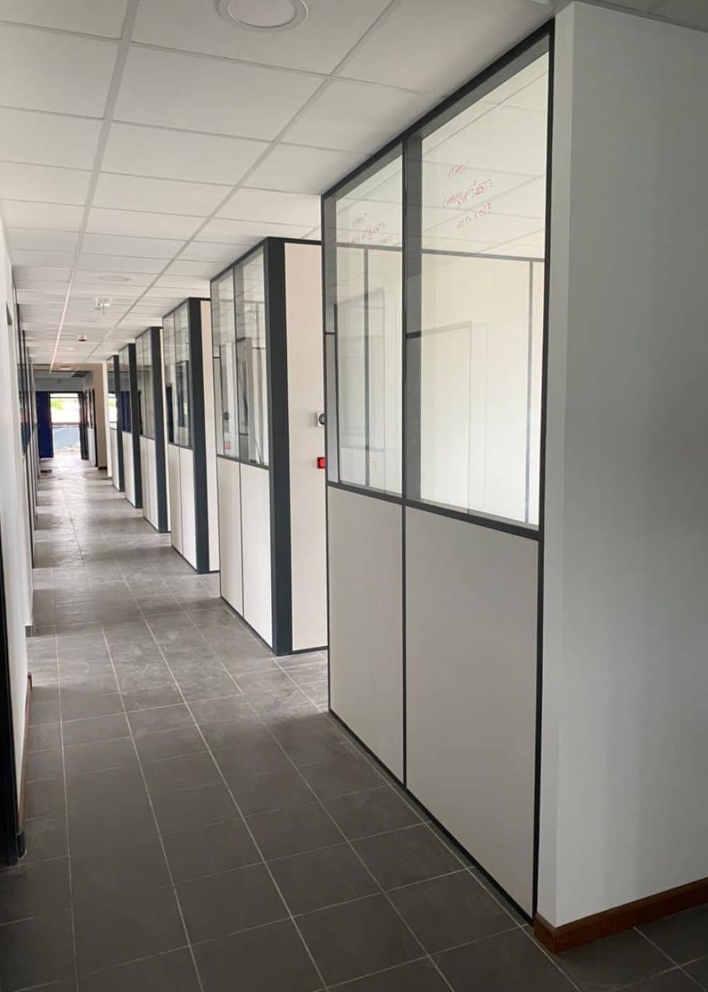 NFG Agencement pose de cloisons amovibles à Remire Montjoly en Guyane (5) réalisations d'agencement intérieur | NFG Agencement